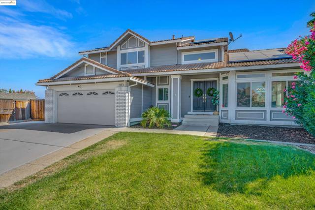 235 Pecan Pl, Brentwood CA: https://media.crmls.org/mediaz/ba08f8c5-0f49-4a1a-bf83-310d9e32c2f5.jpg