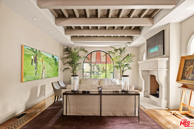 4009 Valley Meadow Road, Encino CA: https://media.crmls.org/mediaz/ba097ffd-2ae6-478f-96c9-ef75d4f2169b.jpg