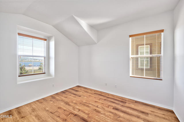 Detail Gallery Image 15 of 21 For 428 Lakeview Ct, Oxnard,  CA 93036 - 4 Beds | 3 Baths