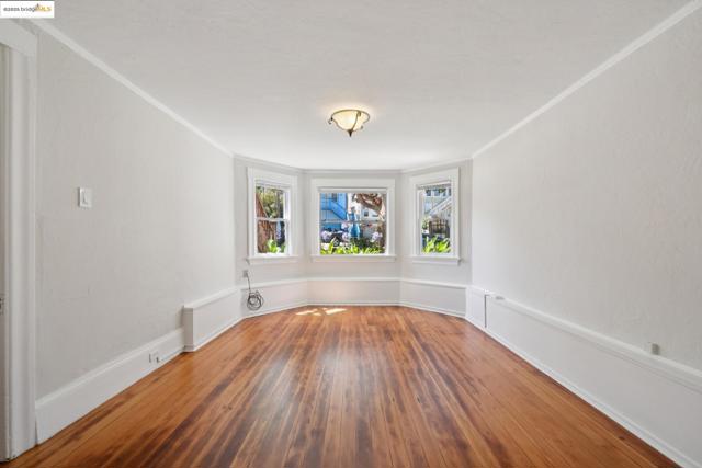 3116 Harrison St, Oakland CA: https://media.crmls.org/mediaz/ba0a090d-24ec-47c4-9cae-a8b986c8b1d9.jpg