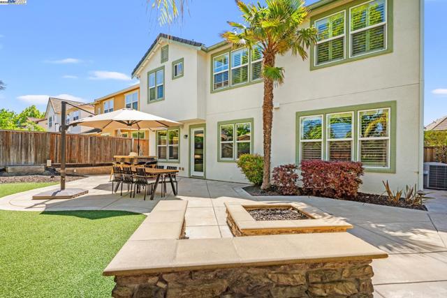 1736 Cottswald St, Danville CA: https://media.crmls.org/mediaz/ba0a6668-085d-457c-b8a2-647433f6a5cc.jpg