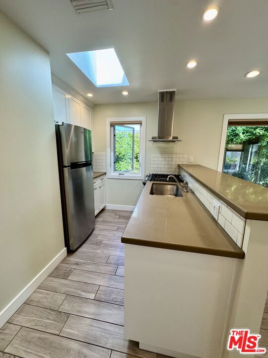 10740 Aqua Vista Street, Studio City CA: https://media.crmls.org/mediaz/ba0abbe1-e616-4dd7-87ed-7eb932d3da35.jpg