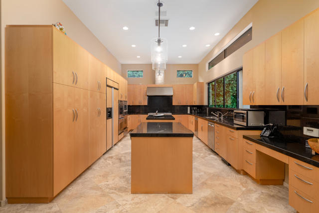 72116 Clancy Lane, Rancho Mirage CA: https://media.crmls.org/mediaz/ba0acc21-8df4-4080-90d2-35cc4e25e8d4.jpg