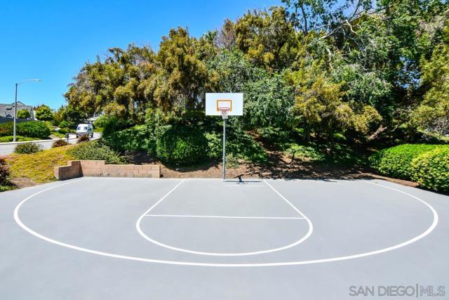 4503 Carnaby, Carlsbad CA: https://media.crmls.org/mediaz/ba0b1d17-78ed-4a1a-92e1-83ac4c374476.jpg