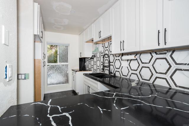 Detail Gallery Image 5 of 26 For 5700 Baltimore Dr #16,  La Mesa,  CA 91942 - 2 Beds | 2 Baths