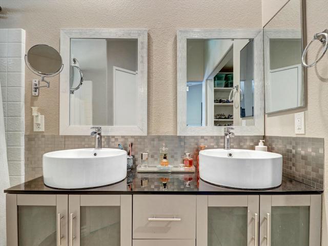 Image 11 of 30 For 69738 Kent Place