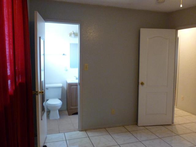 460 SE Jeremy Court, Oakdale CA: https://media.crmls.org/mediaz/ba0bf118-91b6-4f0f-9561-a9e367082eda.jpg