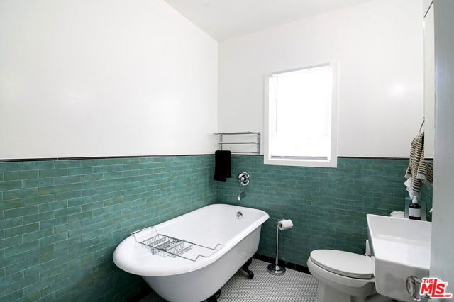 500 N Alta Vista Boulevard, Los Angeles CA: https://media.crmls.org/mediaz/ba0c75a2-83ed-4698-aa3f-53162ed70252.jpg