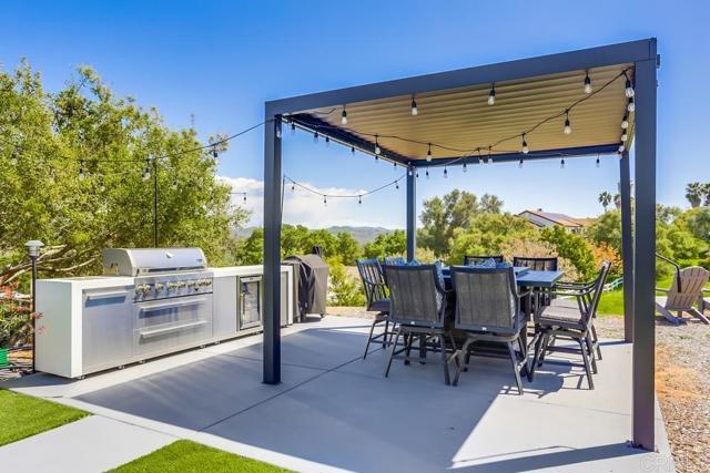 2255 Via Dulcea, Fallbrook CA: https://media.crmls.org/mediaz/ba0d04d9-d3e5-4ef9-a81f-a6c5c44c8eb7.jpg