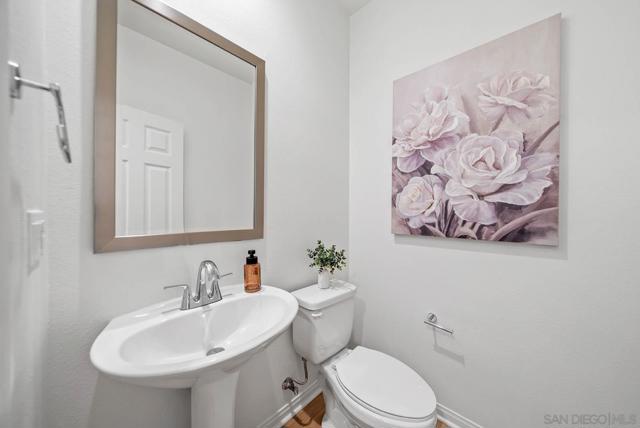 3135 Linwood St, Vista CA: https://media.crmls.org/mediaz/ba0d8c03-806d-43ca-9409-12bf6329c300.jpg