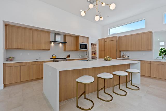 781 Fountain Drive, Palm Springs CA: https://media.crmls.org/mediaz/ba0e9dc8-b430-4f53-a540-6ad7b579fe31.jpg