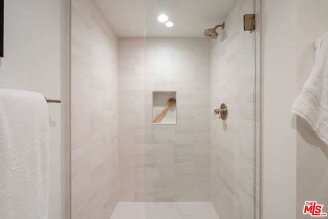 13245 Fiji Way, Marina del Rey CA: https://media.crmls.org/mediaz/ba0ec446-ed47-4442-8662-801fbc86e429.jpg