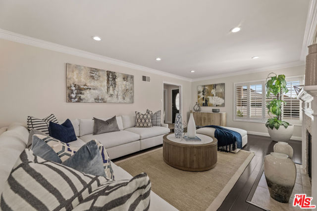 6130 Flores Avenue, Los Angeles CA: https://media.crmls.org/mediaz/ba0ef32d-f789-4677-91b7-8fed6476eba1.jpg