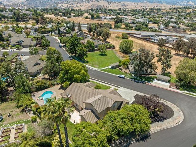 120 Tierra Del Sol, Hollister CA: https://media.crmls.org/mediaz/ba0f2ef8-db9e-4c49-8edd-bc97bc947dbd.jpg