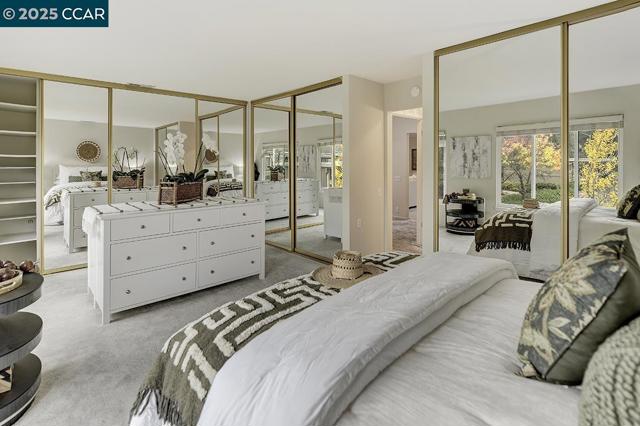 2900 Tice Creek Dr, Walnut Creek CA: https://media.crmls.org/mediaz/ba0f3c7a-5ed1-4b85-9d48-a667a58f4b93.jpg