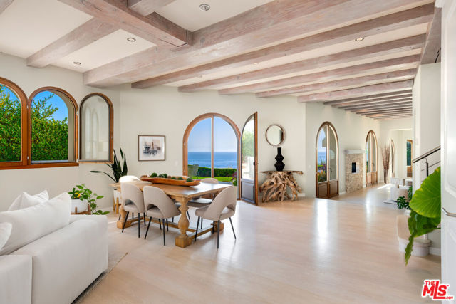 32804 Pacific Coast Highway, Malibu CA: https://media.crmls.org/mediaz/ba0f833d-6543-40d9-b776-68bec4d46b91.jpg