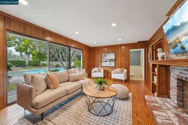 Image 8 of 44 For 34 Sherwood Ct