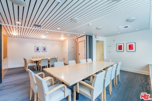 13600 Marina Pointe Drive, Marina del Rey CA: https://media.crmls.org/mediaz/ba108837-301d-430c-985b-abf81e3f2139.jpg