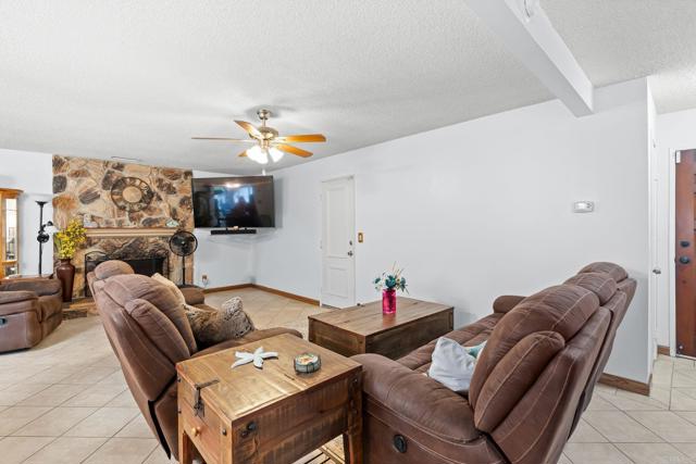 Detail Gallery Image 8 of 21 For 3205 Camarillo Ave, Oceanside,  CA 92056 - 3 Beds | 2 Baths