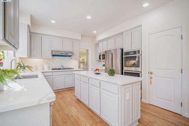 744 Bodega Ct, Fremont CA: https://media.crmls.org/mediaz/ba116add-20c9-4b10-9878-bd1e0cc89f07.jpg