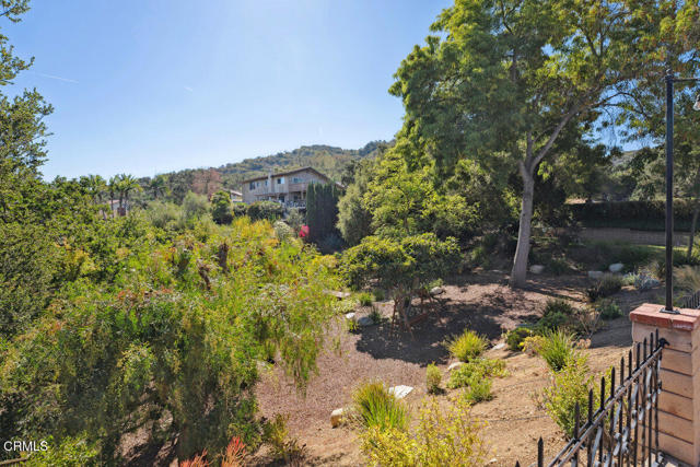 354 Larch Crest Court, Newbury Park CA: https://media.crmls.org/mediaz/ba11ab2e-e0bb-4dff-b595-da3af913732f.jpg