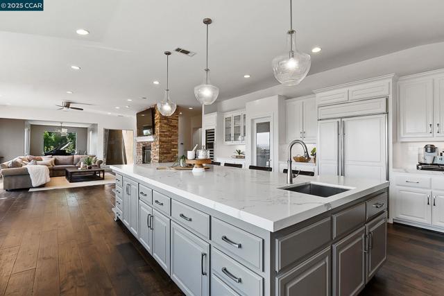 2058 Marazzani Dr, Martinez CA: https://media.crmls.org/mediaz/ba11e159-929a-459f-81fa-e64fb1fa3777.jpg