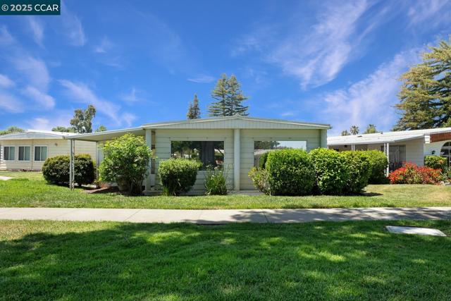 2019 Dalis Drive, Concord CA: https://media.crmls.org/mediaz/ba124929-10ec-46b6-a373-94de64a663fd.jpg