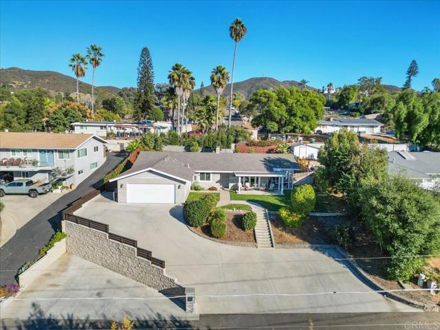 Detail Gallery Image 2 of 37 For 1247 Alessandro Ln, Vista,  CA 92084 - 4 Beds | 2 Baths