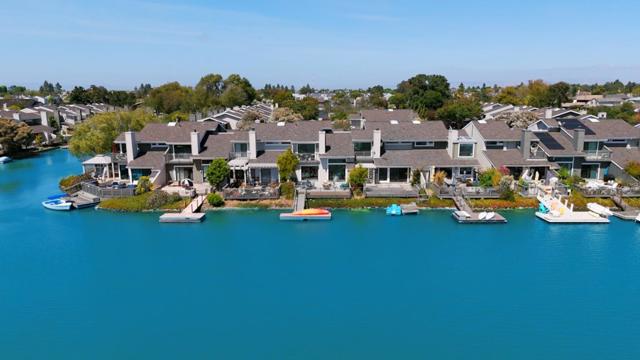 17 Spinnaker Place, Redwood City CA: https://media.crmls.org/mediaz/ba1361d8-e671-42e0-a24f-8eab5d2b6f14.jpg