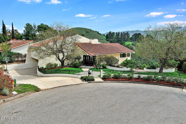 1822 Calle Borrego, Thousand Oaks CA: https://media.crmls.org/mediaz/ba13ad21-de50-4230-bbda-9c5f959c5795.jpg