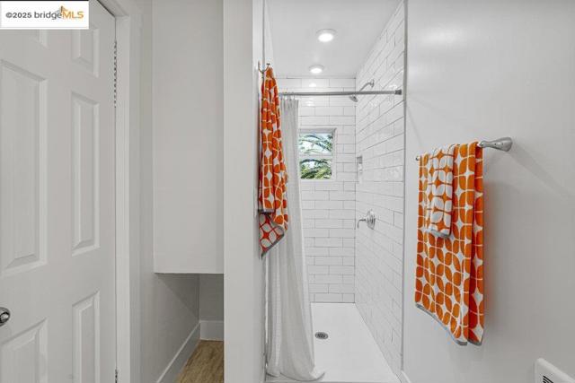1398 Scenic Ave, Berkeley CA: https://media.crmls.org/mediaz/ba140fd0-4702-4aea-8bc4-14cbe6bfd481.jpg