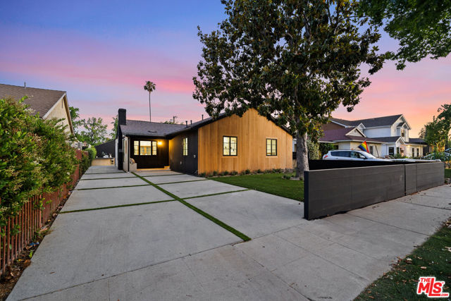 14742 Weddington Street, Sherman Oaks CA: https://media.crmls.org/mediaz/ba143c82-ede3-4d36-be07-a4ed2529319c.jpg