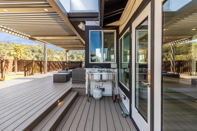 11550 Skyline Boulevard, Oakland CA: https://media.crmls.org/mediaz/ba153f95-52ac-4ae1-9b4e-46530fe9b20d.jpg