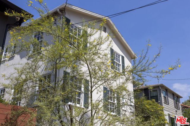 2547 Canyon Drive, Los Angeles CA: https://media.crmls.org/mediaz/ba15a13d-d05e-4493-8ed0-544720c38e12.jpg