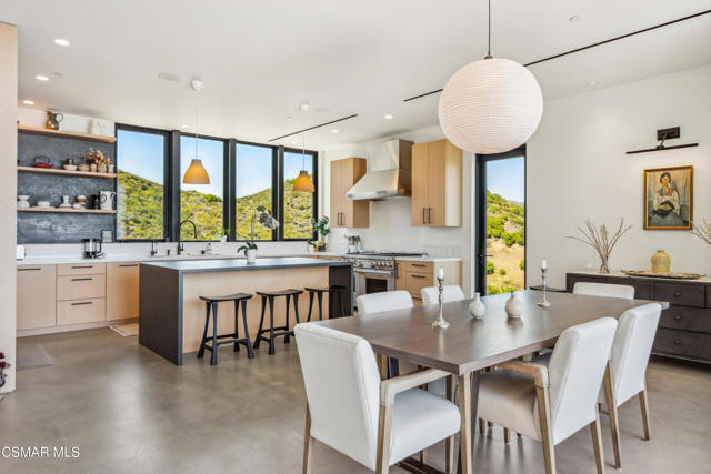 33433 Decker School Road, Malibu CA: https://media.crmls.org/mediaz/ba15d30a-15a3-416d-b1cd-32d03e5a59a6.jpg
