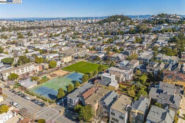 1208 Stanyan St, San Francisco CA: https://media.crmls.org/mediaz/ba168676-b111-469f-a553-3f4a74e30568.jpg