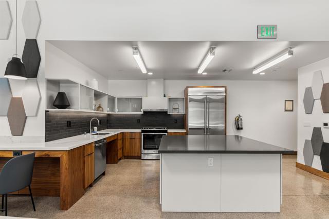 350 11Th Avenue, San Diego CA: https://media.crmls.org/mediaz/ba16f407-008f-4004-98a7-33460b57fe2c.jpg