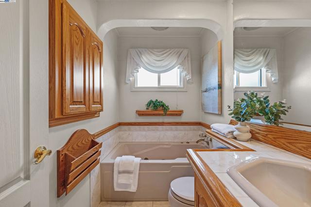 5645 Lemke Pl, Fremont CA: https://media.crmls.org/mediaz/ba16fac9-377f-4485-9093-47e72d5f9e10.jpg