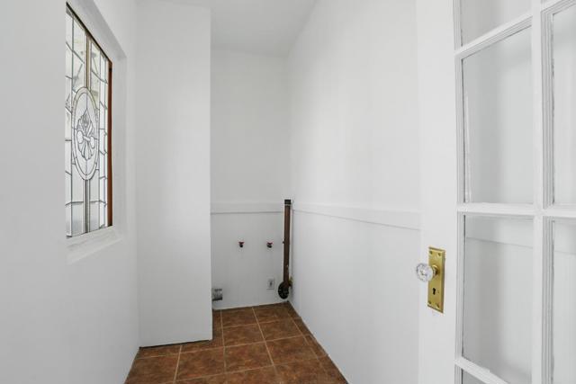 32 Cross Street, San Francisco CA: https://media.crmls.org/mediaz/ba17320e-49ff-4524-9cce-0dfe29954935.jpg