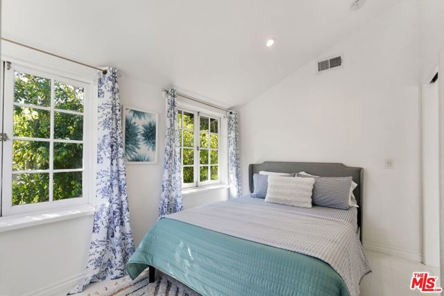 2165 Valentine Street, Los Angeles CA: https://media.crmls.org/mediaz/ba177850-a1a6-41e3-bba6-13f6e13cb2d8.jpg