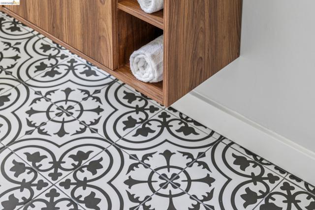 21 Portsmouth Road, Piedmont CA: https://media.crmls.org/mediaz/ba181bae-032d-400a-9f7e-defe334888db.jpg