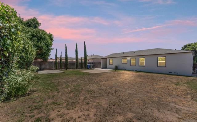 709 4th AVE, Chula Vista CA: https://media.crmls.org/mediaz/ba1972fe-7ab8-4bb7-8d1d-7c68b6dd50f3.jpg