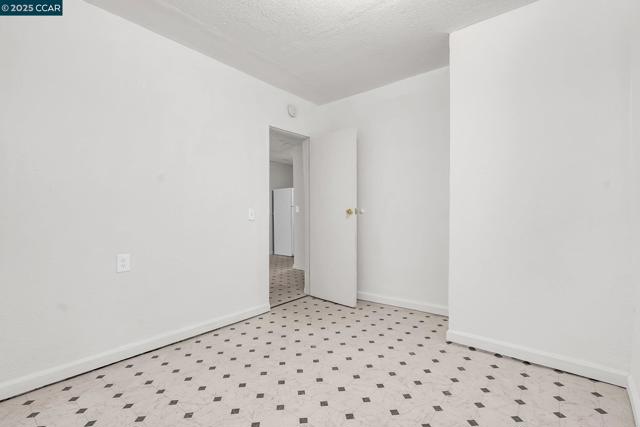 2150 35Th Ave, Oakland CA: https://media.crmls.org/mediaz/ba1983d7-ce55-48f6-ad08-de4a979f9fa8.jpg