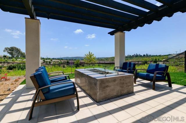 6698 Spartina Ct, Carlsbad CA: https://media.crmls.org/mediaz/ba1993b6-4679-4a63-96fb-26a0ccdb0aee.jpg