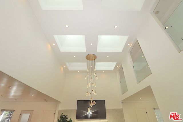 602 S Lucerne Boulevard, Los Angeles CA: https://media.crmls.org/mediaz/ba19c5d7-441c-458e-a897-71d94bbdfd1f.jpg