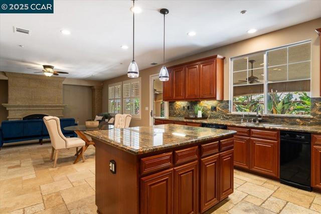 1669 Albani Place, Brentwood CA: https://media.crmls.org/mediaz/ba1a1044-c860-4eb6-81dd-f89333b89e17.jpg