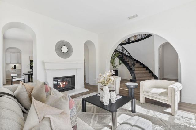 11649 Thistle Hill Pl, San Diego CA: https://media.crmls.org/mediaz/ba1a253a-3488-4349-b380-87708b661427.jpg