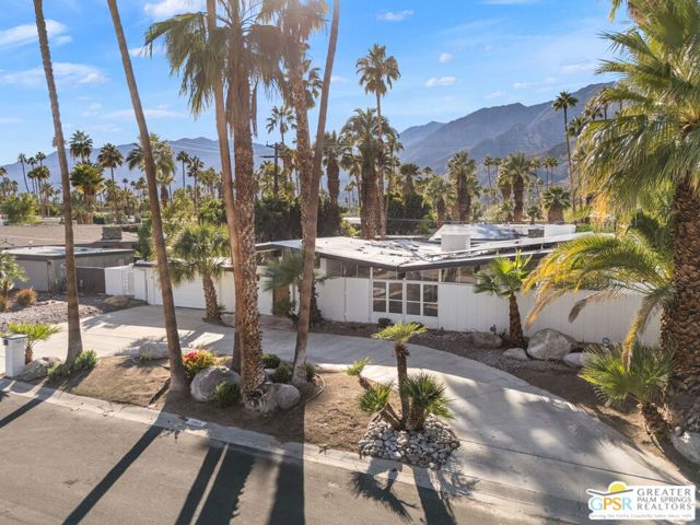 1983 S Yucca Place, Palm Springs CA: https://media.crmls.org/mediaz/ba1a5c28-8f40-47fa-b112-27a06e538a83.jpg