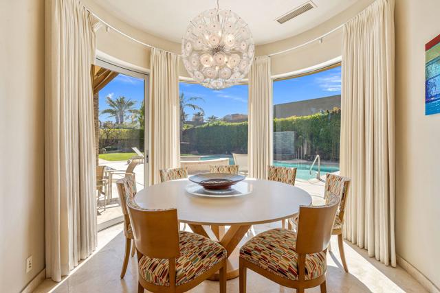 28 Sun Ridge Circle, Rancho Mirage CA: https://media.crmls.org/mediaz/ba1a9752-5dac-49e6-a787-4a789809fe47.jpg
