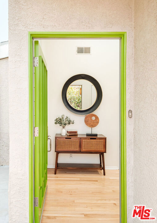 980 Oneonta Drive, Los Angeles CA: https://media.crmls.org/mediaz/ba1aac40-efce-4f0a-8214-46faa1105392.jpg